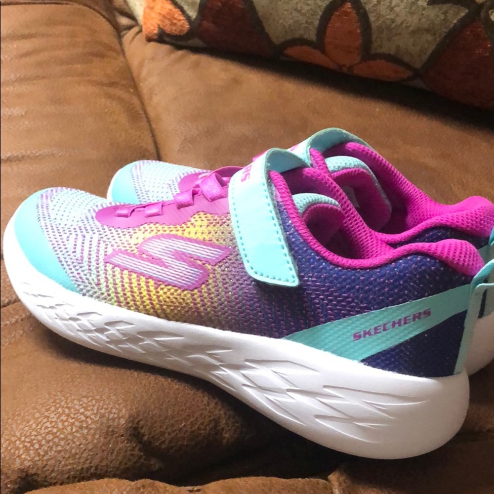 Girls Sketchers size 2 NWOT